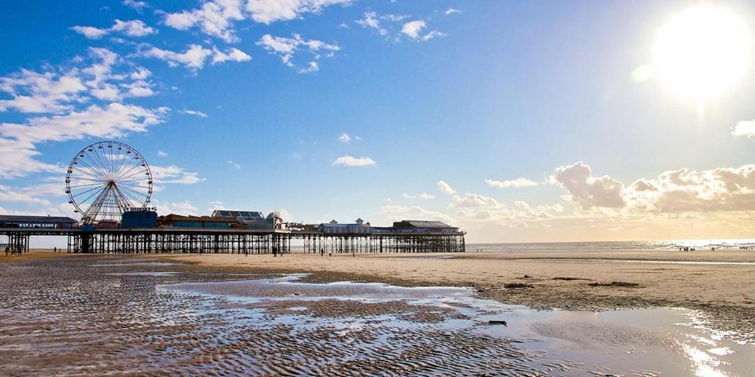 Starlux Hotel Blackpool Bagian luar foto
