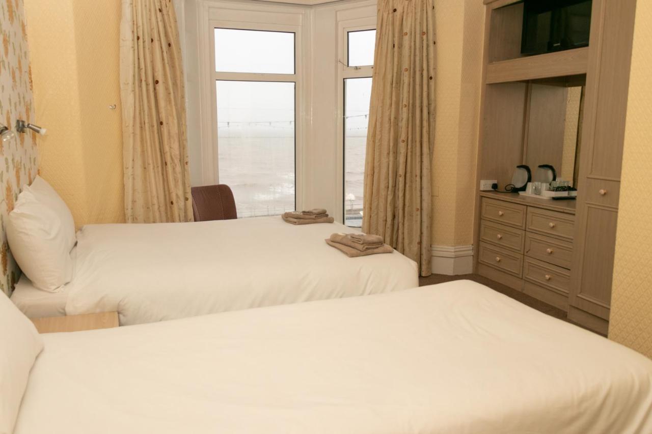 Starlux Hotel Blackpool Bagian luar foto